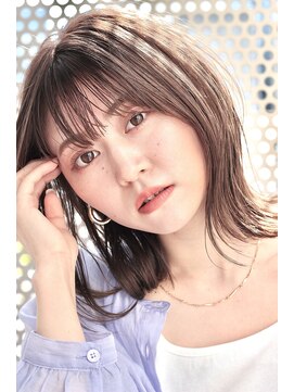 リタ(Lita) 外ハネくびれbob × 透け感グレージュ◎