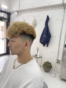 ウェルネス(Wellness) スキンフェードツイストスパイラルセンターパートサイドパート14