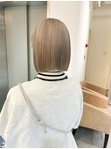 ハイトーンベージュ×ボブ