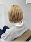 20代前下がりストレート大人ボブ ハイトーン