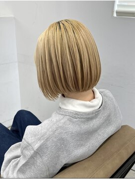 ヘアー アイス 御器所本店(HAIR ICI) 20代前下がりストレート大人ボブ ハイトーン
