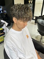 アイズ 海老名(AIZU)&nbsp;スパイラルパーマ メンズハイライト マッシュ メッシュ 眉毛