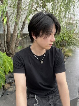 ノエ(Noe) センターパートウルフニュアンスパーマコンマヘアカルマパーマ
