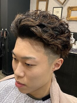 ダンディズム 狸小路本店(DANDIZM)の写真/【大通駅徒歩3分/狸小路3丁目】トレンドを抑えた最旬メンズパーマスタイルもDANDIZMにお任せください◎