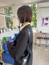 O 大人可愛いアッシュブラウン耳掛け小顔マッシュショートボブ