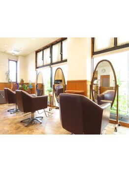 癖毛を活かしたスタイル創りが大好評◇高くてもいいモノを使用したいと思う高級志向の女性に◎