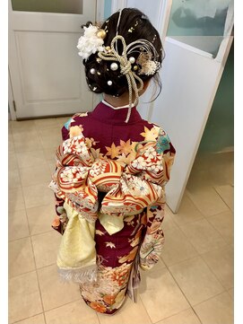 ルミエール 桜木町(Lumiere) ゆるふわシニヨン。七五三、7歳