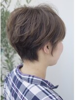モカ ヘアーデザイン(moca HAIR DESIGN)&nbsp;２ブロックの赤味のないアッシュ系カラーのショートスタイル