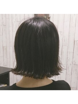 ジーキャトル(G-quatre) 切りっぱなしボブ