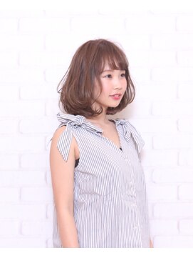 カミビト マヴィー(kamibito mavie) ゆるフワ　フェミニン　アッシュベージュ　20代、30代、40代人気