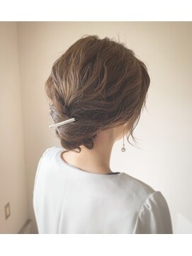 大人可愛いアップヘアセット パーティヘア シニオンアレンジ L エトランジェ Etrange のヘア カタログ ホットペッパービューティー