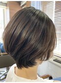 前下がりベースのショートボブ 　ショートレイヤー
