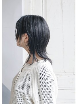 ホワイトルーム(White Room) 黒髪のくびれウルフ♪