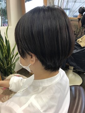ヘアホスピタル ファニーフェイス(HAIR HOSPITAL funny face) 襟足スッキリ 丸みショート