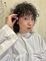 ユニ(uni)&nbsp;ウルフヘア/パーマ/黒髪パーマ/20代/30代/40代