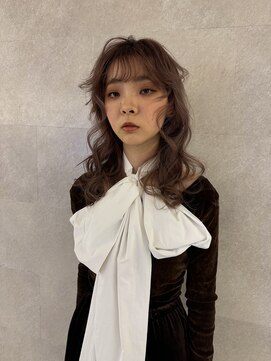 スパリブール(Spalibur) 巻きロングにピンク色で可愛さ追求!