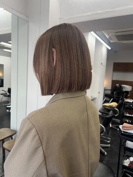 シベルバレー 横浜(sibell) ベージュカラー切りっぱなしボブヘルシーボブ