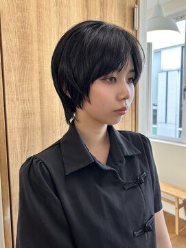 エクテ(ecouter) 黒髪暗めカラーメンズライクアンニュイレイヤーウルフショート