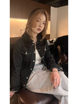 ディーン 名駅店(DEAN) ブリーチカラー ハイトーン ブロンド ポイントカラー イヤリング