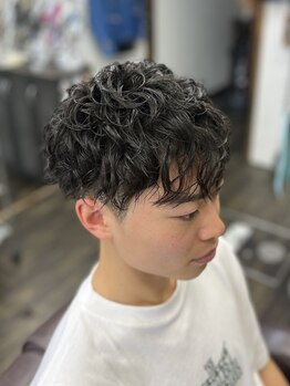 バーバーショップレノン(BARBER SHOP LENNON)の写真/【似合わせ×持続性】もう、サロン選びで迷わない。計算された曲線が描くデザインで、後ろ姿まで美しく◎