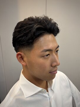 フランクスバーバーリザーブ 人形町店(FRANK’S BARBER RESERVE) MEN’S HAIR/サーフカール/刈り上げセンターパート/人形町
