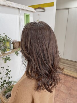 ルオーゴ(Luogo) ツヤの王道 ブラウンベージュ