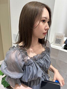 ジーナ セントラル銀座(Zina) ツヤ感カラー*ストレート外ハネ*グレージュ【ZinaCENTRAL】