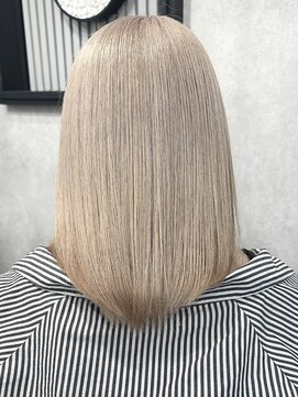 ロウル 渋谷(LOWRL) ホワイトミルクティー/ケアブリーチカラー