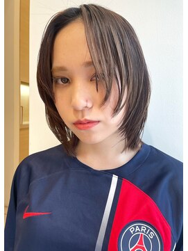 トリッカ シブヤ(TRICCA SHIBUYA) 【オツ 渋谷】ミディアム/レイヤー/センター分け/垢抜け/ボブ