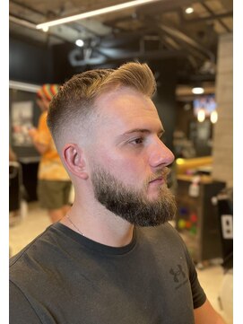 フランクスバーバー アンド ビアークラブ(FRANK'S BARBER and BEER CLUB) ハイスキンフェードフェザーアップF