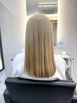 アーサスバイヘッドライト 古河店(ursus by HEADLIGHT) Wカラー、ホワイトブロンドカラー