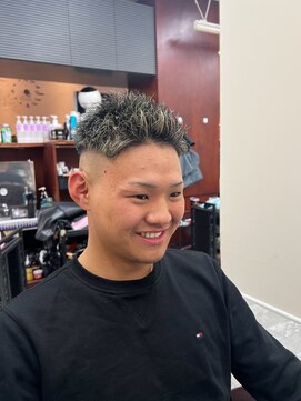 サム S+D HAIR COMMUNITY SAM ホワイトメッシュスキンフェード