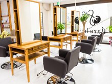 フレアヘアー(flair hair)の雰囲気（【越谷駅徒歩4分】自然光が当たり、明るく落ち着いた店内♪）