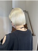 ホワイトブロンドショート