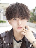 無造作ラウンドマッシュ 熊本メンズヘア センターパート 波巻き