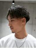 MEN'S/毛流れセンターパート×ハイライト/テーパーフェード