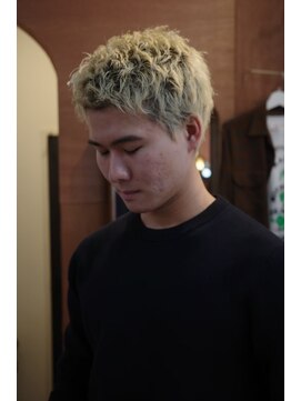 エディ(Edy) メンズスパイキーショートケアブリーチブロンド外国人風眉カット