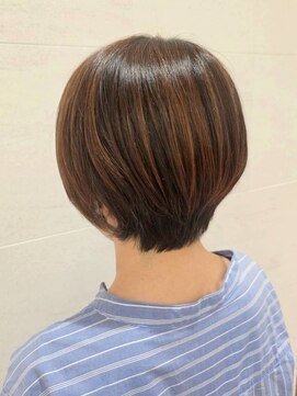 トイロ(toiro) レイヤーカットミルクティーベージュブリーチなしダブルカラー