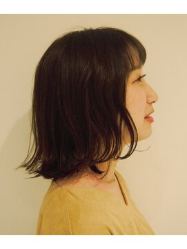 メグリ(meguri) ショートヘアボブことりベージュ毛先パーマウォーターフール黒髪