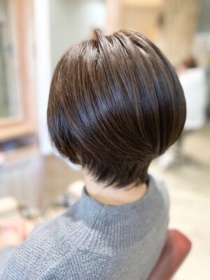 忙しい方に大好評なショートヘアでスタイリングが簡単に☆360°どこから見ても計算された綺麗なシルエット!