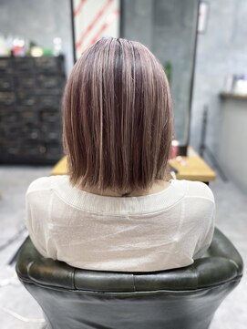 ルーツ(Root) ピンクベージュ　ぱっつんボブ