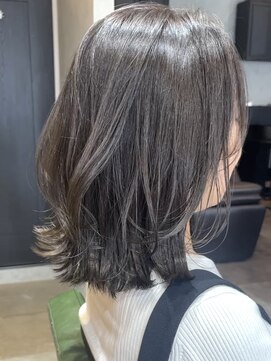 ザシー オモテサンドウ(The C) 20代30代40代くすみグレージュ◎外ハネくびれヘア