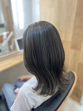 ハサミバイアトリエナガノ 千葉(8sami by atelier nagano) デザインカラー／レイヤーカット/ウエットヘア/オリーブベージュ