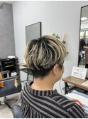 刈り上げショート×抜きっぱなしブリーチ