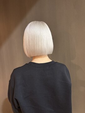 ソル 栄矢場町(SOL) ホワイト/ブロンド/ハイトーンボブ