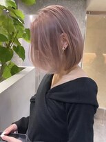 ハイトーン切りっぱなしショートボブミルクティーピンクベージュ