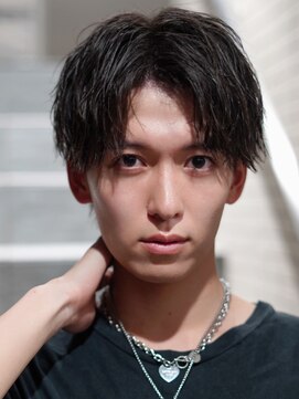 ライラ(Lyla) ソフトツイストで作るセンターパート