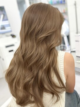 アマトウキョウスマートサロン(AMA TOKYO×Smart Salon) ヘーゼルベージュ　ブリーチなし　レイヤーカット　海外風