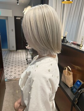 ミラレスカ 栄(MIRA RESCA) ホワイトカラー