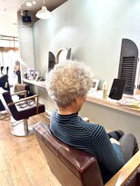 ヘアーメイクロージー 八軒店 (HAIR MAKE ROSY)&nbsp;大人女性ボリュームアップショートパーマ白髪活かし上品スタイル